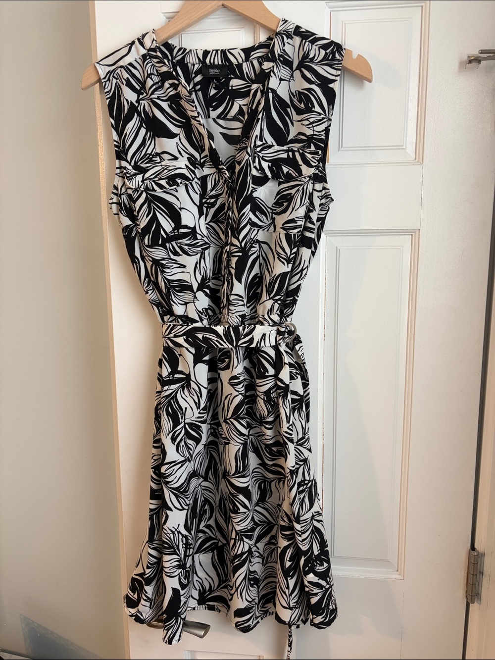 Mossimo Supply Co. Black & White Leaf-Print Midi Dress
